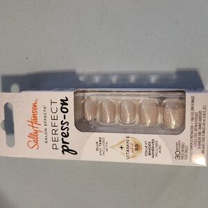 🌸3 For $18🌸 Sally Hansen Perfect Press-On Nails, "Lost In The Frost" Short